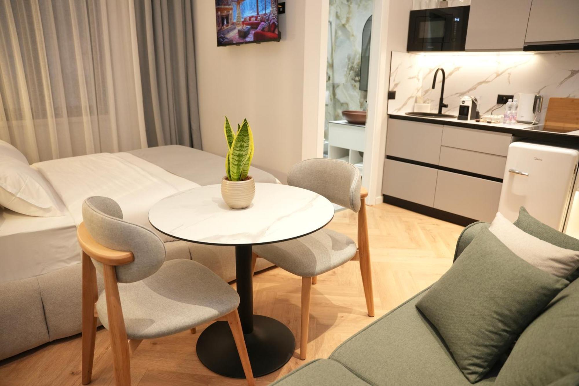 Nea Deluxe Apart-Hotel Тирана Экстерьер фото