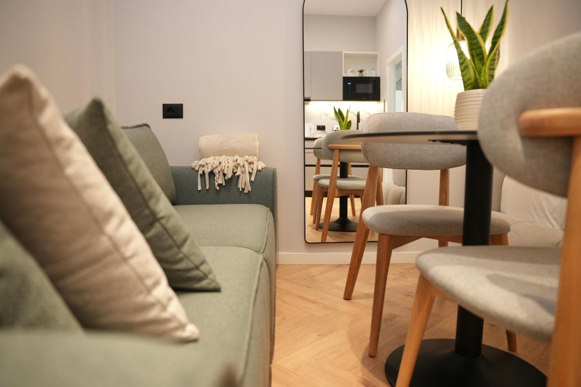 Nea Deluxe Apart-Hotel Тирана Экстерьер фото