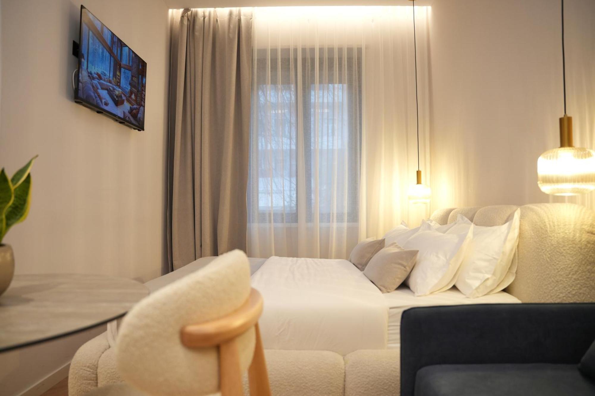 Nea Deluxe Apart-Hotel Тирана Экстерьер фото