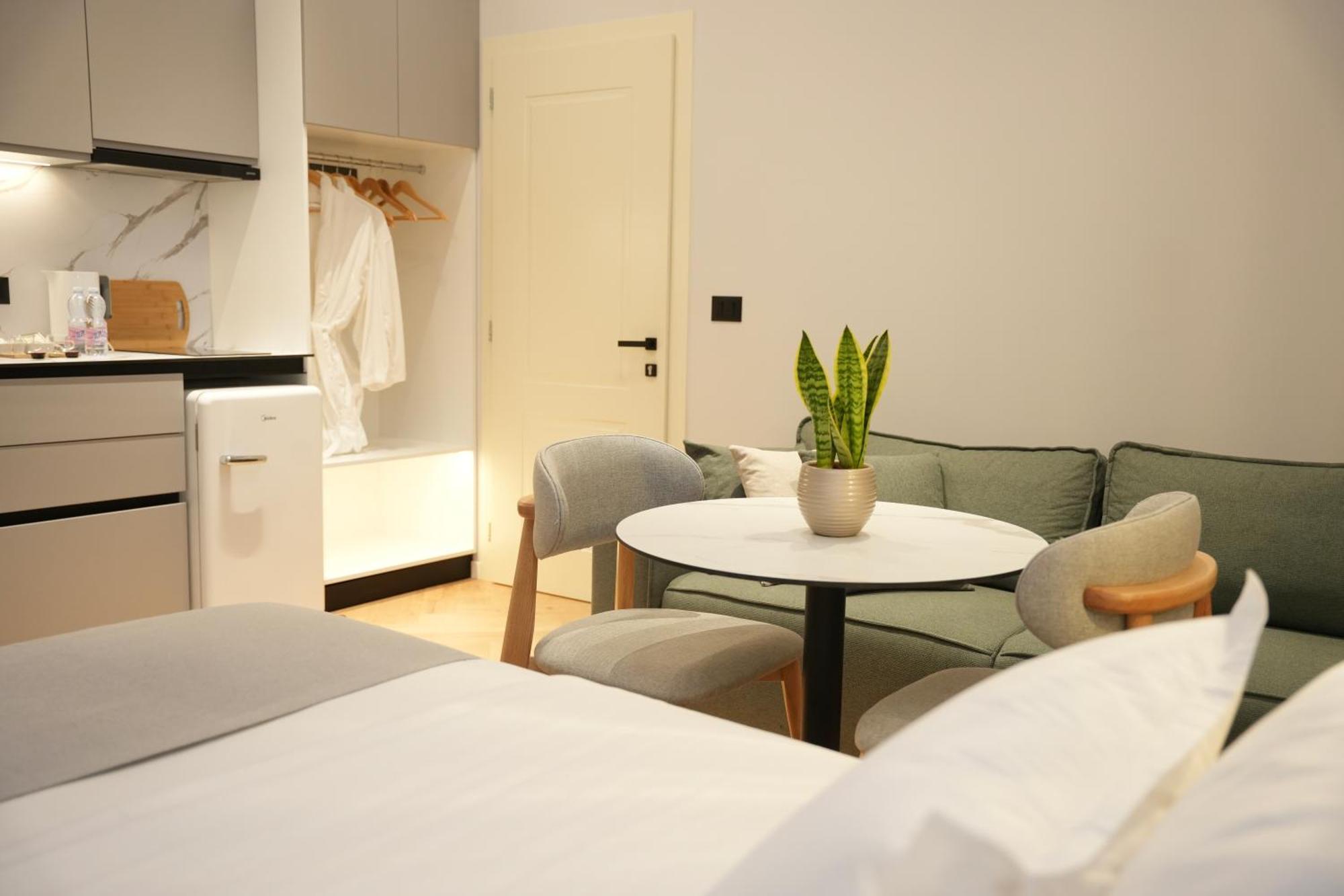 Nea Deluxe Apart-Hotel Тирана Экстерьер фото