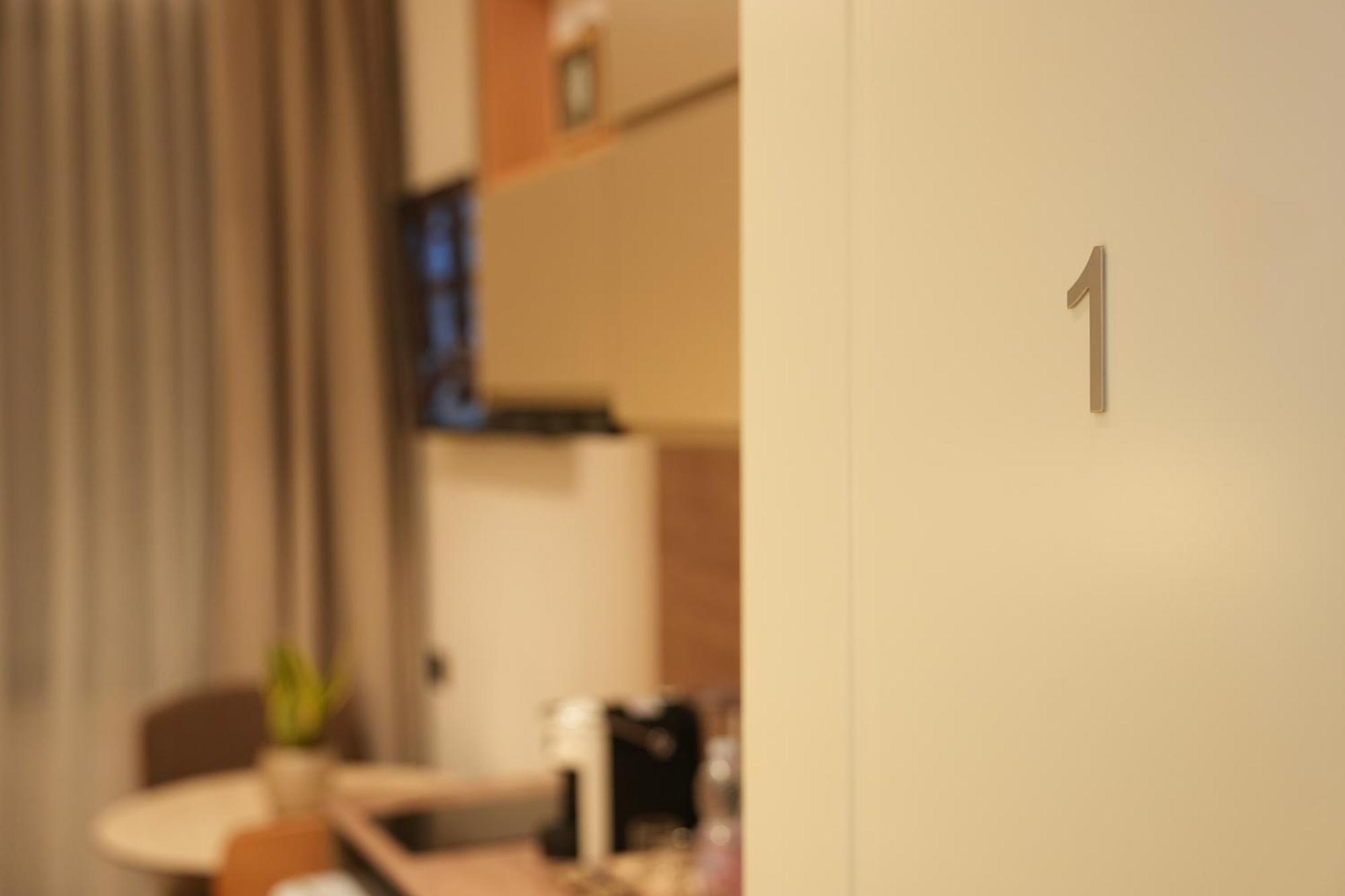 Nea Deluxe Apart-Hotel Тирана Экстерьер фото