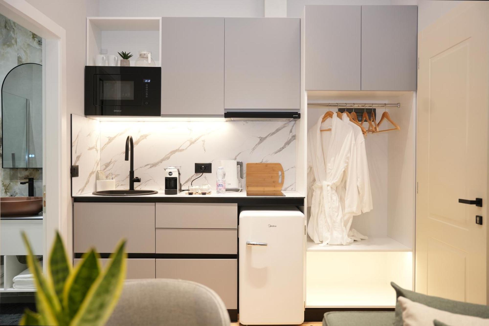 Nea Deluxe Apart-Hotel Тирана Экстерьер фото